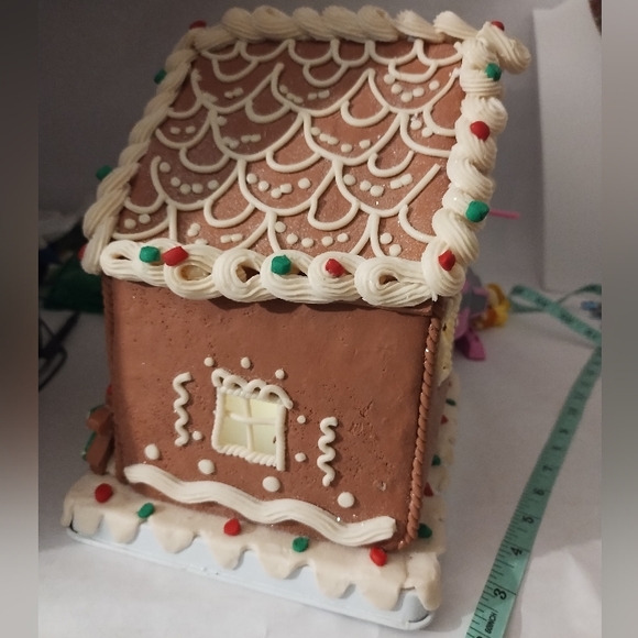 Valerie Parr Hill Gingerbread House Peppermint Candy Cane Light 9” - Picture 4 of 9